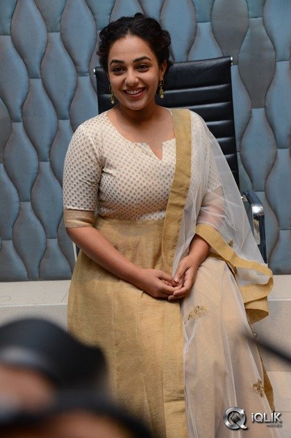 Nithya-Menen-At-100-Days-of-Love-Movie-Release-Date-Press-Meet